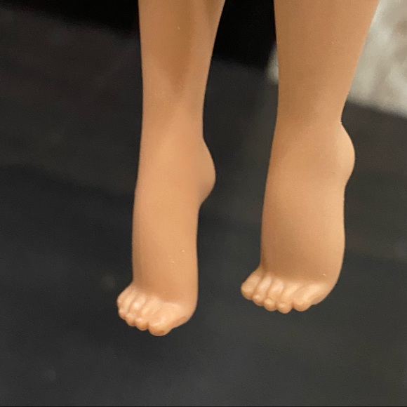 L.O.L Surprise OMG Sports Cheer Leader 9" Fashion Doll - Picture 8 of 8